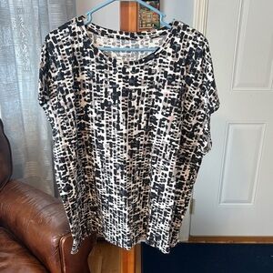 Andrew Marc Black and Cream Abstract Grid Short Sleeve Tee